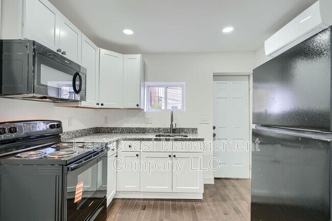 Building Photo - 515 Archer St