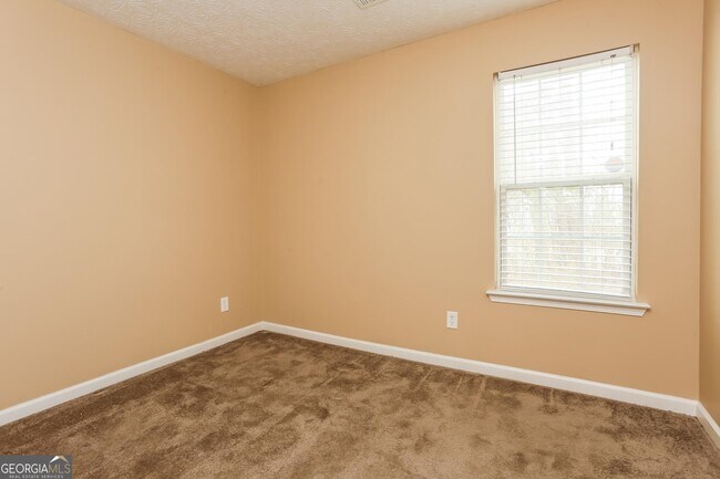 Building Photo - 70 Oak Meadows Dr