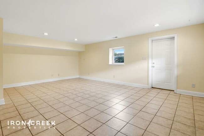 Building Photo - 25 Hazzard St