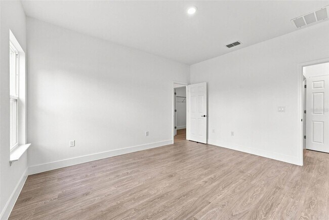Building Photo - 143 Gondolier Pl