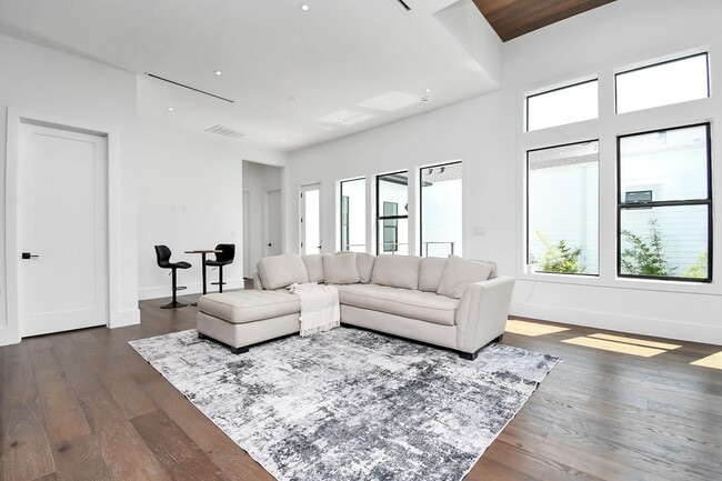 Building Photo - 5414 John Dreaper Dr