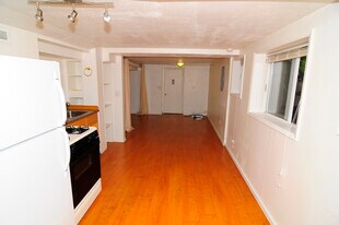 Building Photo - 809 S Summit Ave
