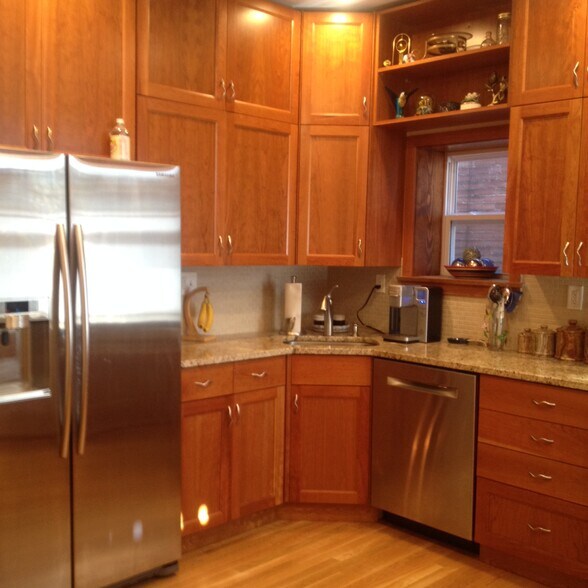 Kitchen pic 1 - 6042 Pershing Ave