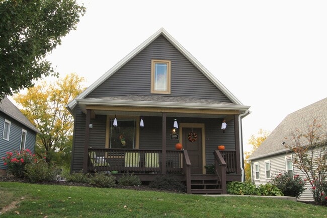 Building Photo - The Big Master 3 bedroom home-- A Must-See at the Cottages on Vinton. Reserve Now!