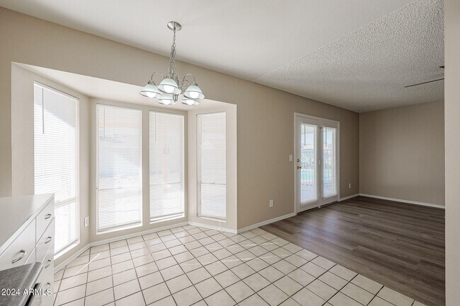Building Photo - 7119 W Cameron Dr