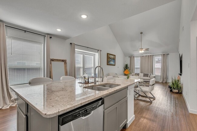 Building Photo - 4011 Logan Dr