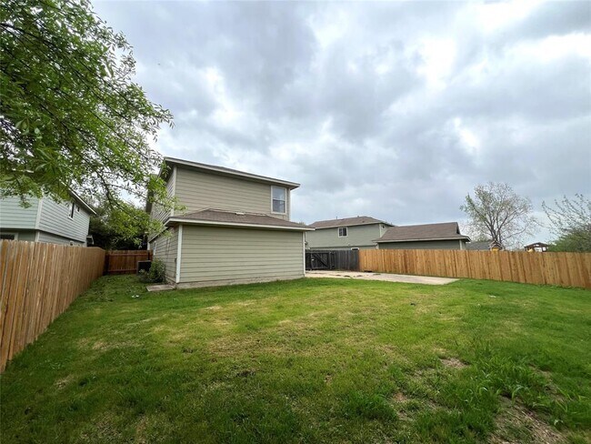 Building Photo - 2829 Deerfern Ln
