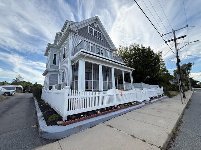 Building Photo - 31 Mayflower St