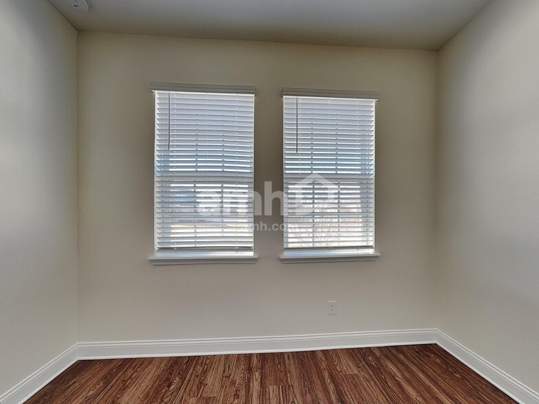 Building Photo - 1025 Summer Stone Lp