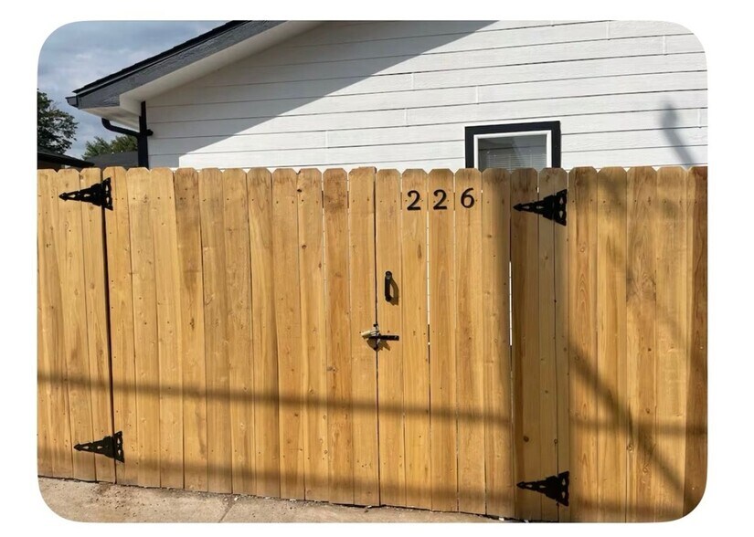 Building Photo - 226 S Meade St