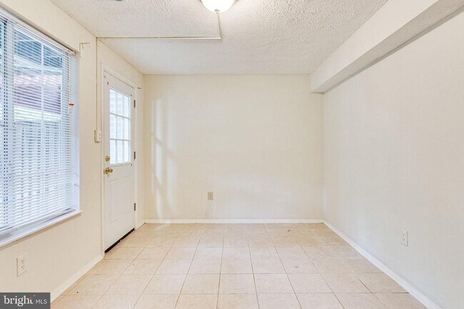 Building Photo - 2841 Shepperton Terrace