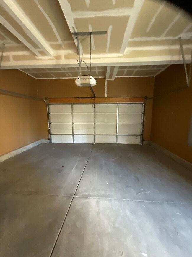 Building Photo - 4965 Spokane Way