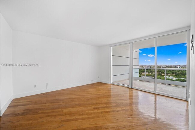 Building Photo - 2127 Brickell Ave