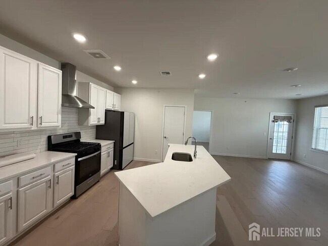 Building Photo - 243 Lohan Dr