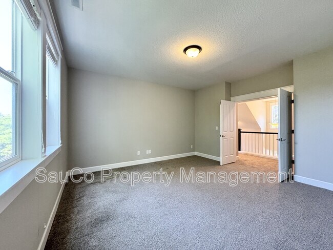 Building Photo - 13257 SW Maplecrest Ct