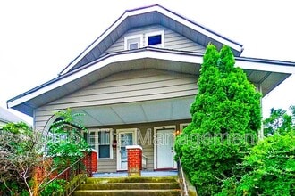 Building Photo - 461 Reinhard Ave