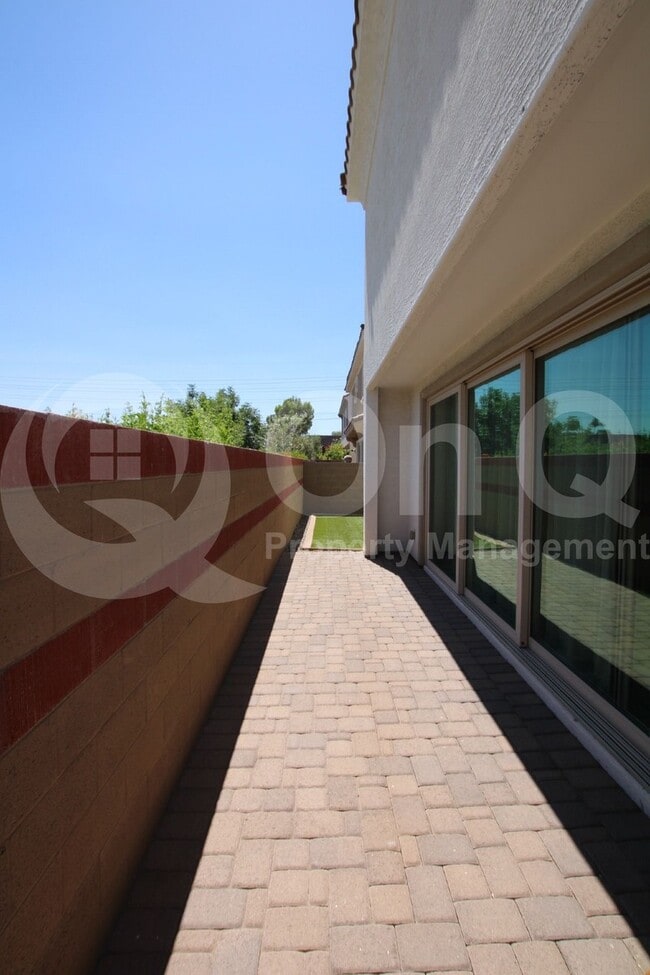 Building Photo - 17120 N 9th Pl