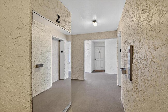 Building Photo - 2900 Cove Cay Dr