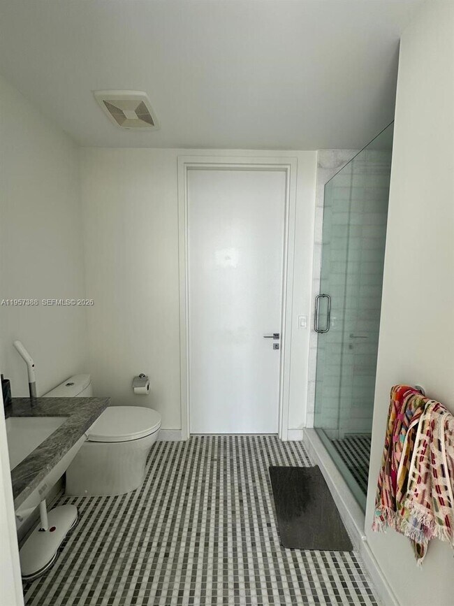 Building Photo - 700 NE 26th Terrace