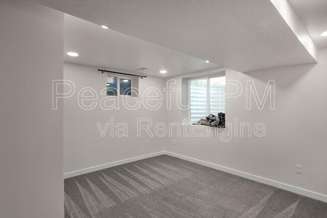 Building Photo - 1380 E 330 S