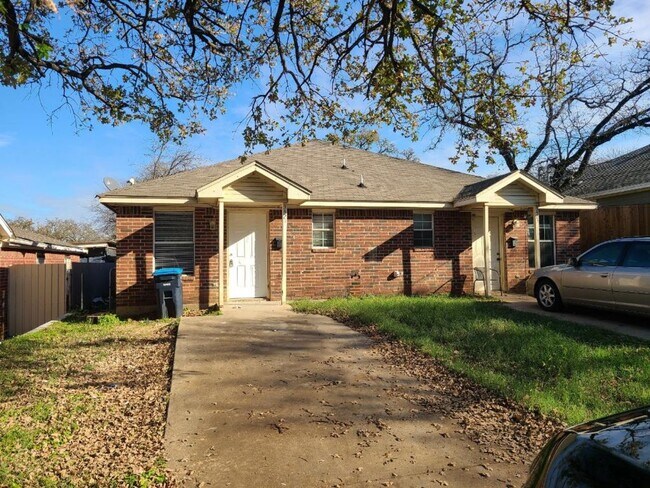 Building Photo - 3421-3423 Bright St