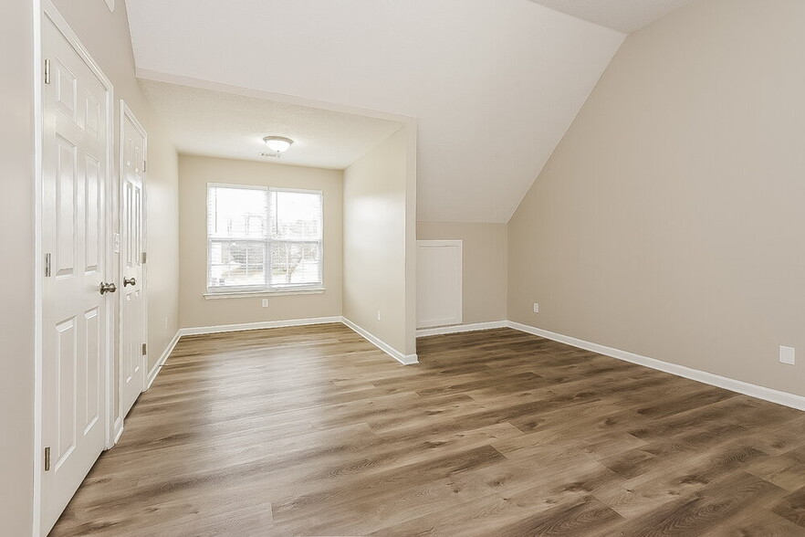 Building Photo - 206 Mystic Ct