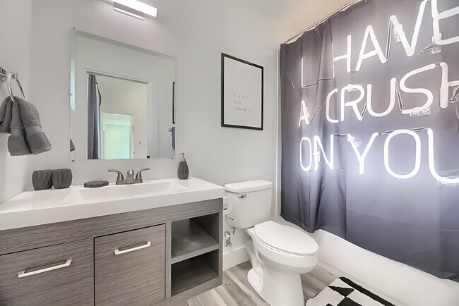 Building Photo - 1503 E 3rd St