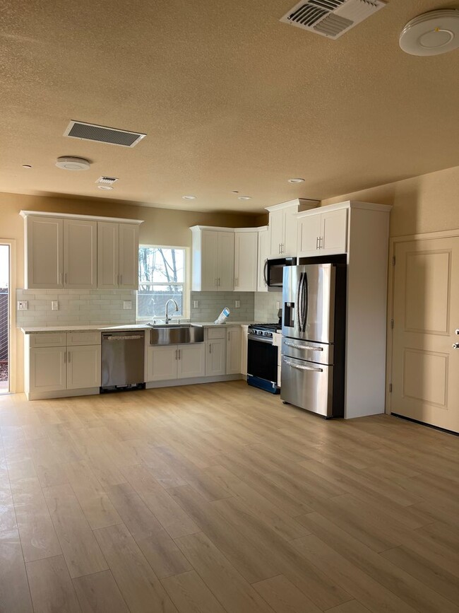 Building Photo - PA5524 A- Francis, Albert