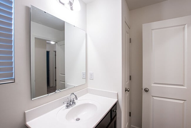 Building Photo - 3BD/2.5 Bath Townhome in Midland Wyntree Community- JANUARY 2026