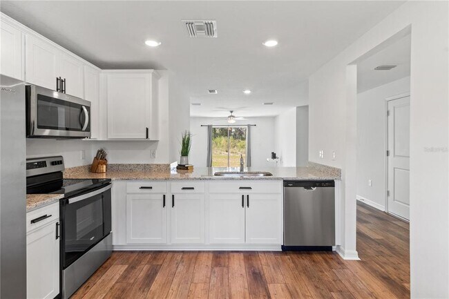 Building Photo - 11380 Old Squaw Ave