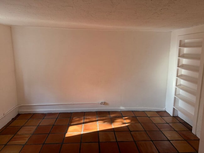 Building Photo - 949 Agua Fria St