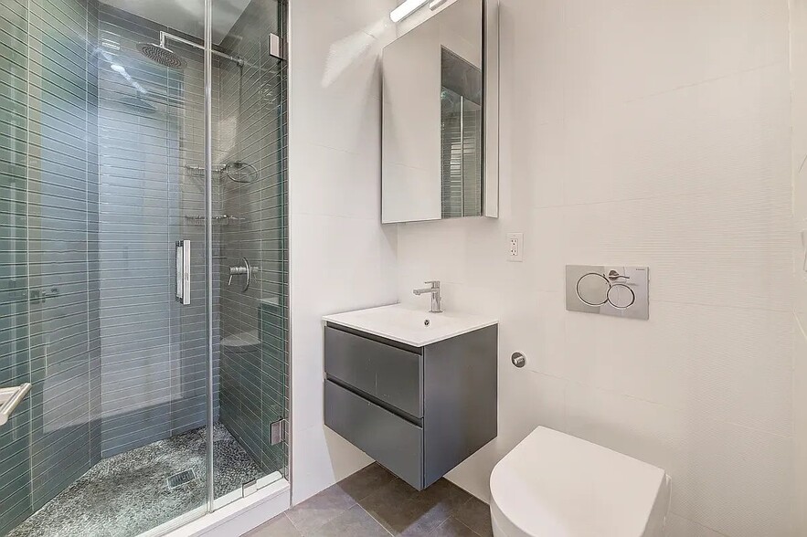 Building Photo - 200 Stanton St