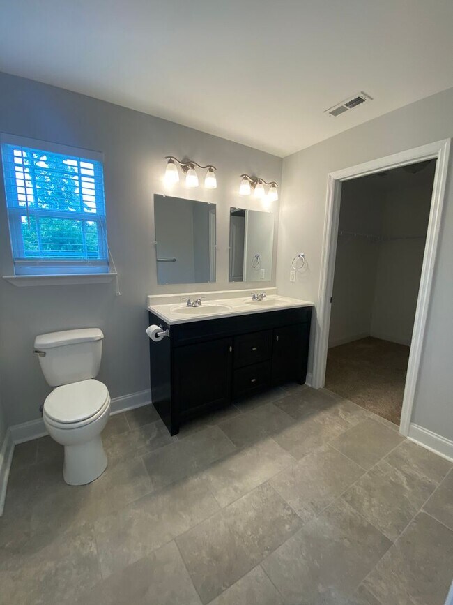 Building Photo - 4 BR, 2 BA, 2 Car Garage | Close to Chattanooga, Volkswagen, FedEx, & Amazon