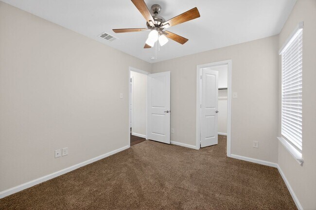 Building Photo - Beautiful Open-Concept Home with Washer/Dryer Included & Private Yard in Princeton