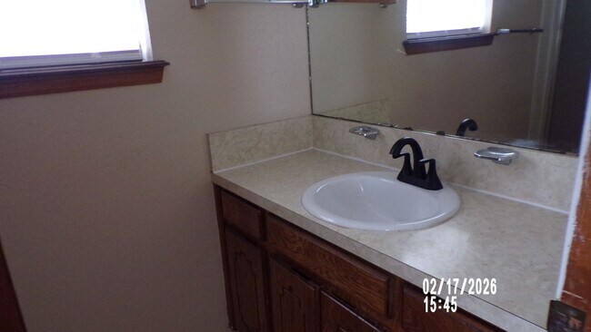 Building Photo - Lee West Estates, close to Hospital, shopping and restaurants