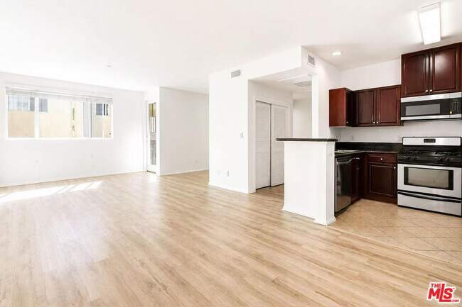 Building Photo - 13941 Sherman Way