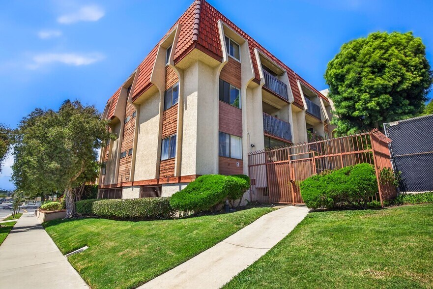 Building Photo - 2001 E 21st St