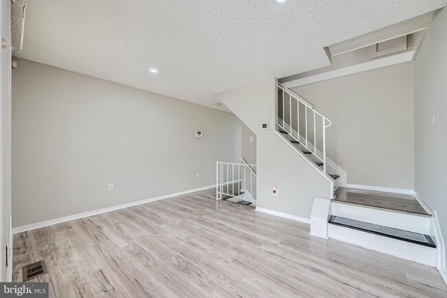 Building Photo - Modern 3-Bedroom Gem with Deck