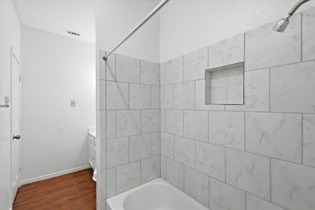 Building Photo - 9600 Royal Ln