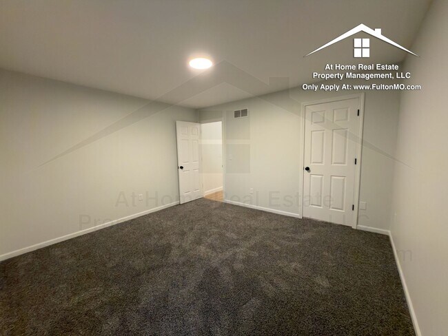 Building Photo - 1011-1013 Greystone Court