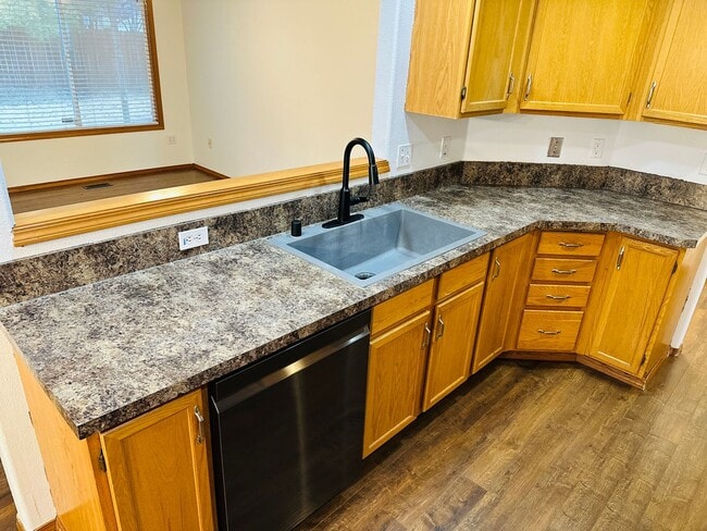 Building Photo - Charmin One Level Home w/ RV Parking