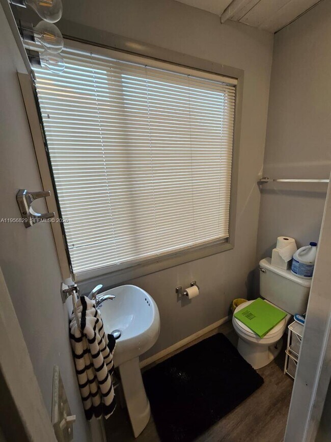 Building Photo - 3083 SW 17th St