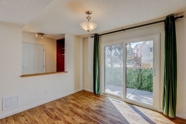 Building Photo - 3bd 2.5 bath Townhome for Rent, also on market for sale