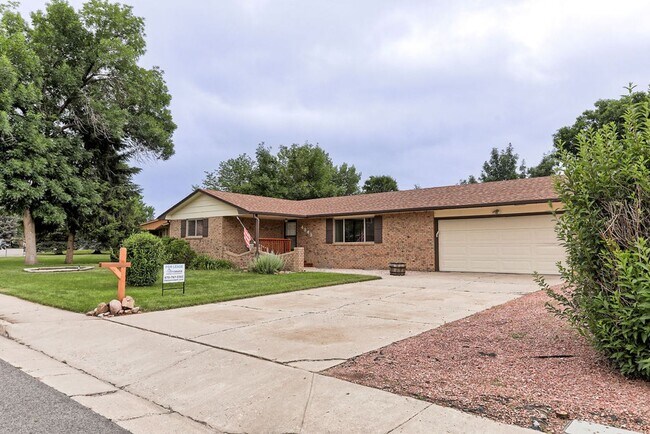 Building Photo - 2 Bedroom Ranch in Loveland with finished ...