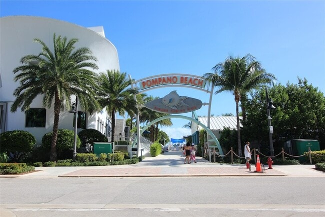 Building Photo - 3205 Colony Club Rd