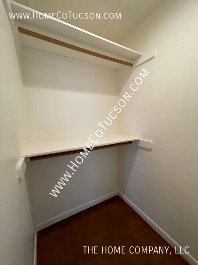 Building Photo - 3015 E 4th St