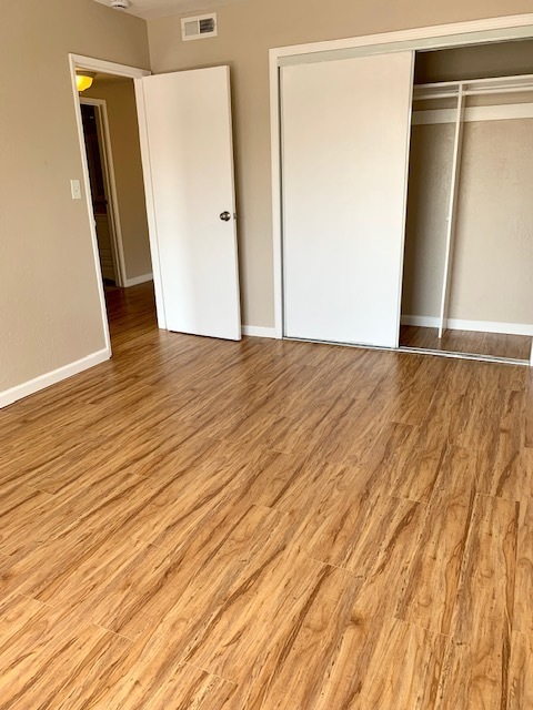 Building Photo - Great 2 bed, 1.5 Bath Condo with Garage in...