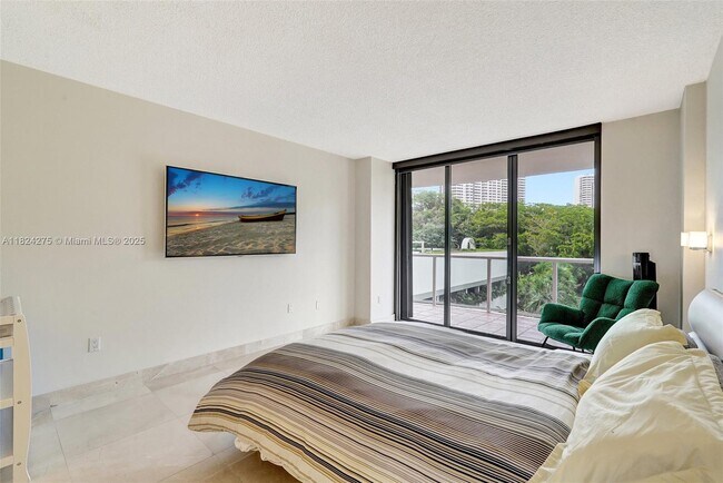 Building Photo - 4000 Island Blvd