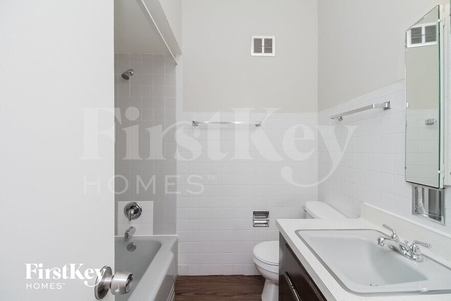 Building Photo - 15138 Meadow Ln