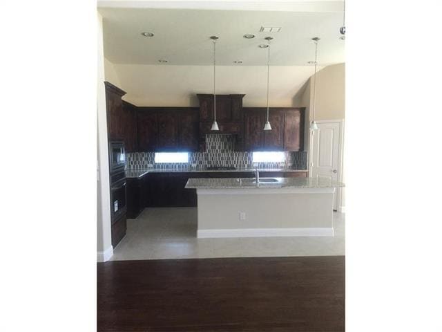 Building Photo - 2560 Valley Glen Dr